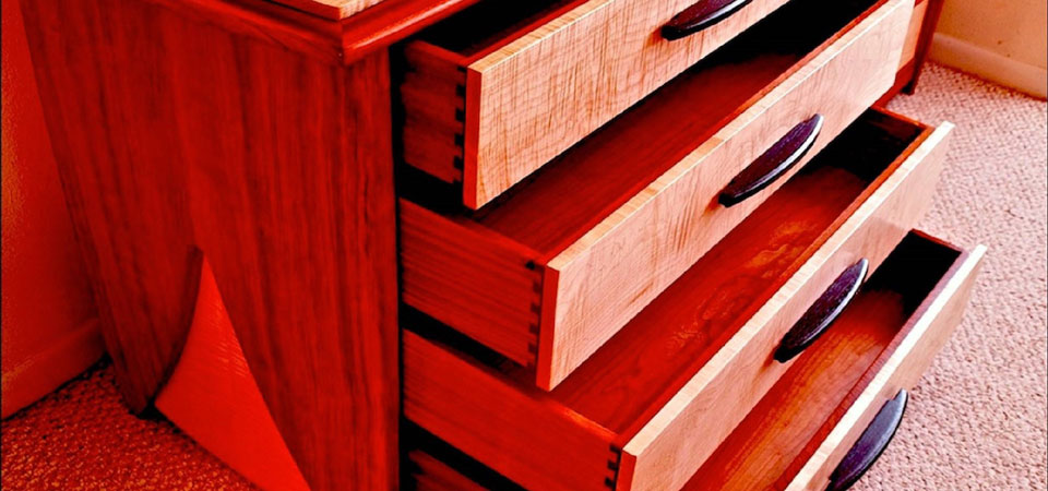 Will Movers Move Dressers with Clothes in Them?